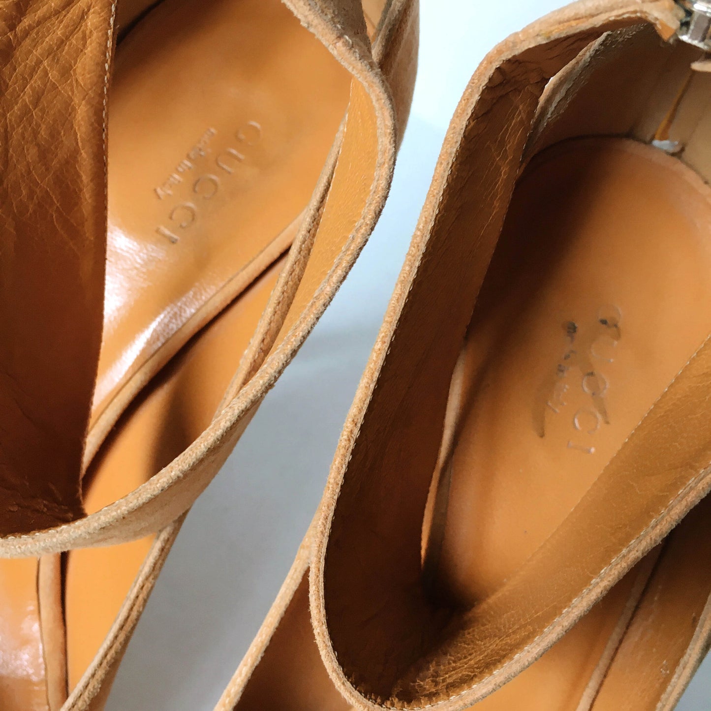 Gucci suede peep toe pumps with ankle strap - size 9