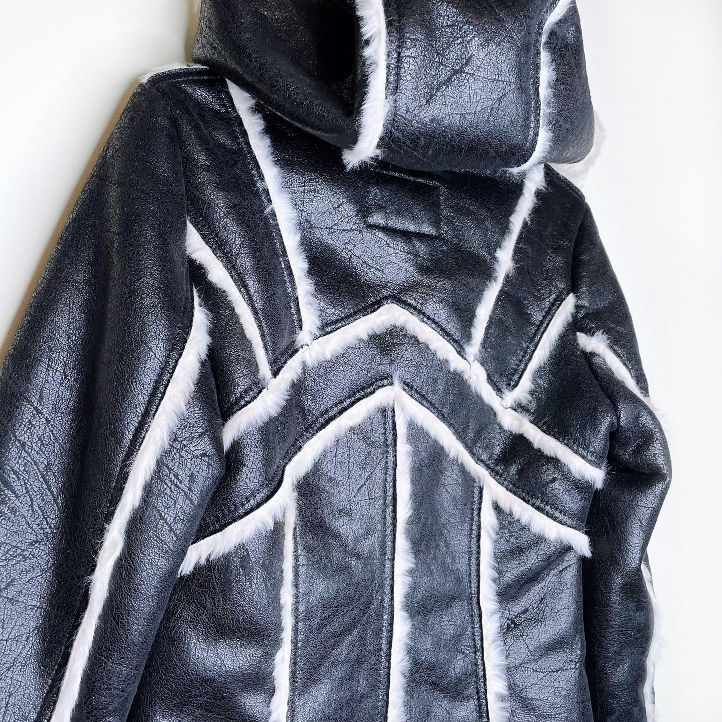 guess faux shearling hooded toggle jacket - size xs