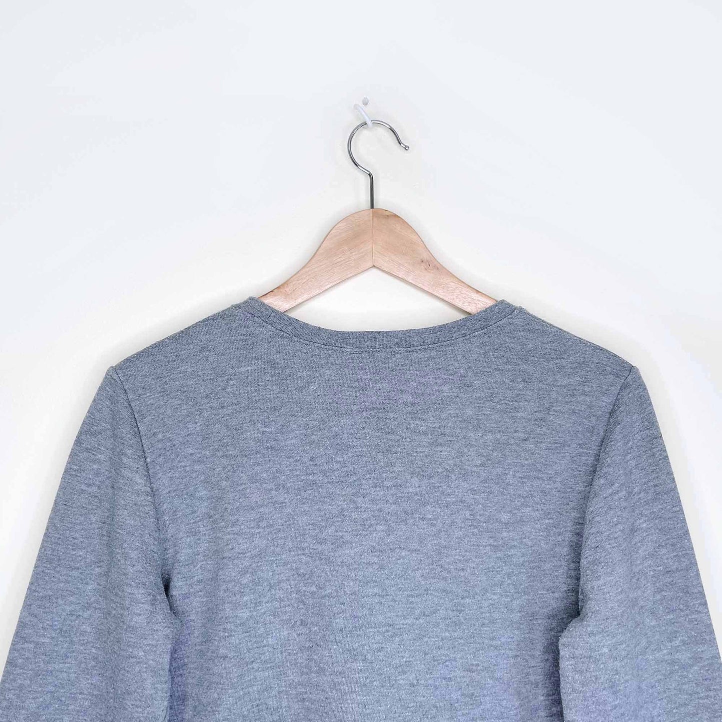 guess impression triangle logo crewneck sweatshirt - size medium
