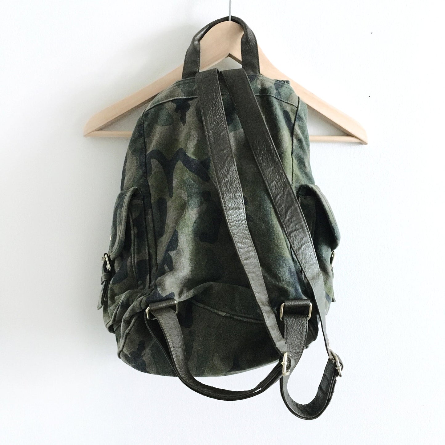 Guess camo canvas backpack