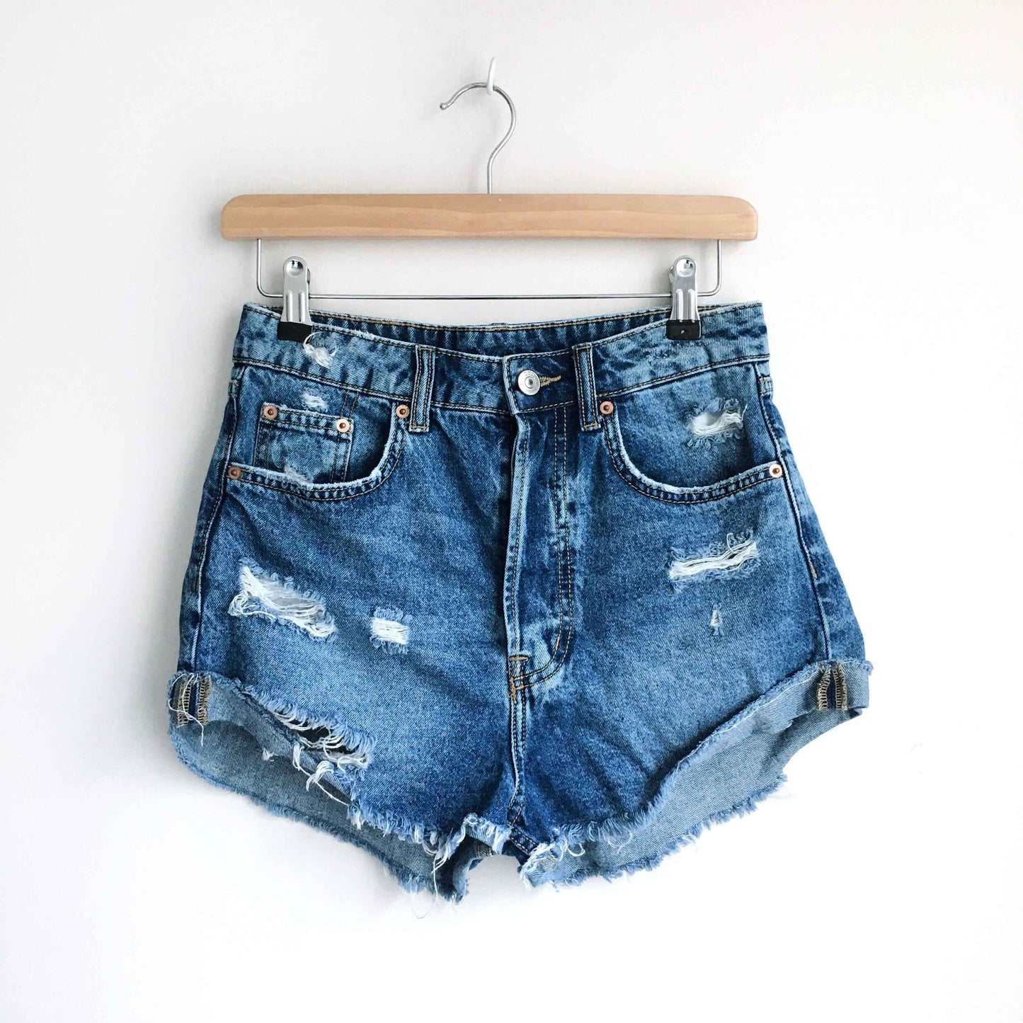 h&m high rise cut-off jean shorts - size 4