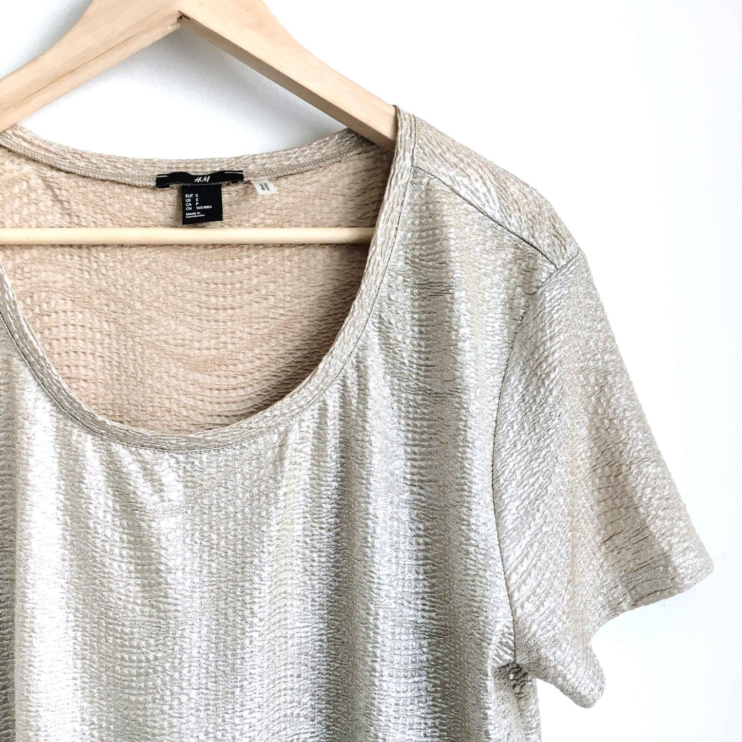 H&amp;M oversized gold crepe crinkle top - size Small