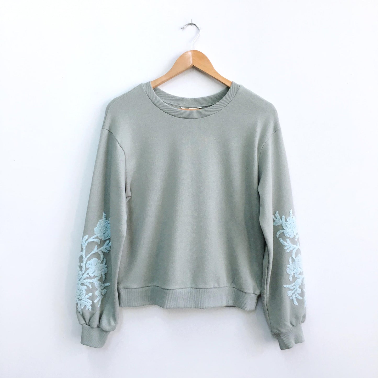 H&M Embroidered Sweatshirt - size xs - NWOT
