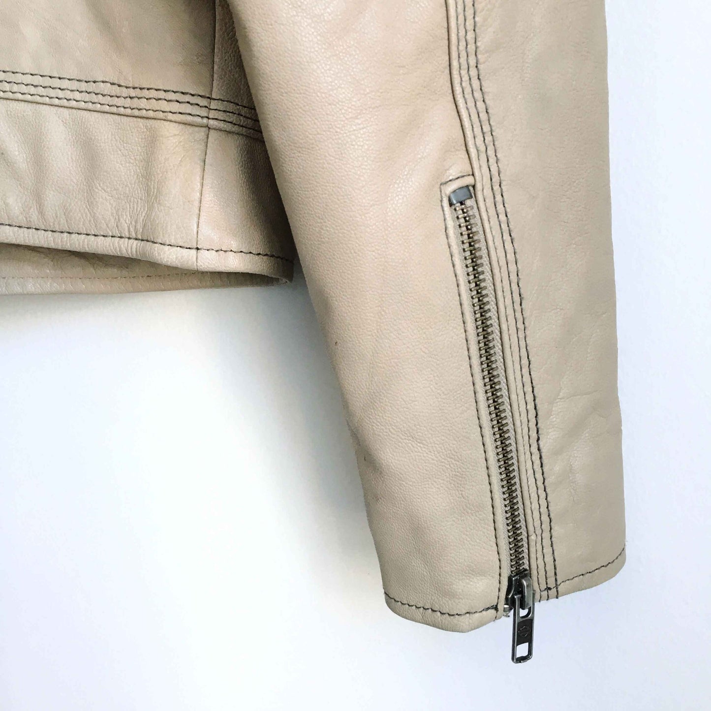 Harley Davidson leather moto jacket - size Medium