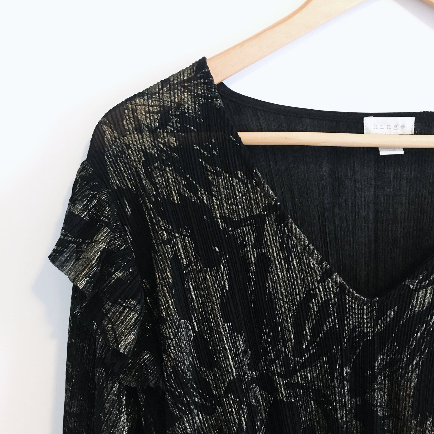 Hinge gold cinched ruffle holiday blouse - size small