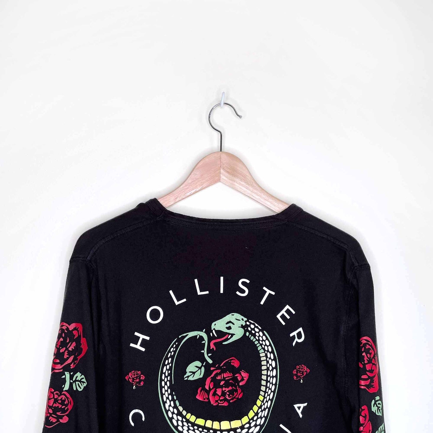 hollister snake rose long sleeve tee - size large