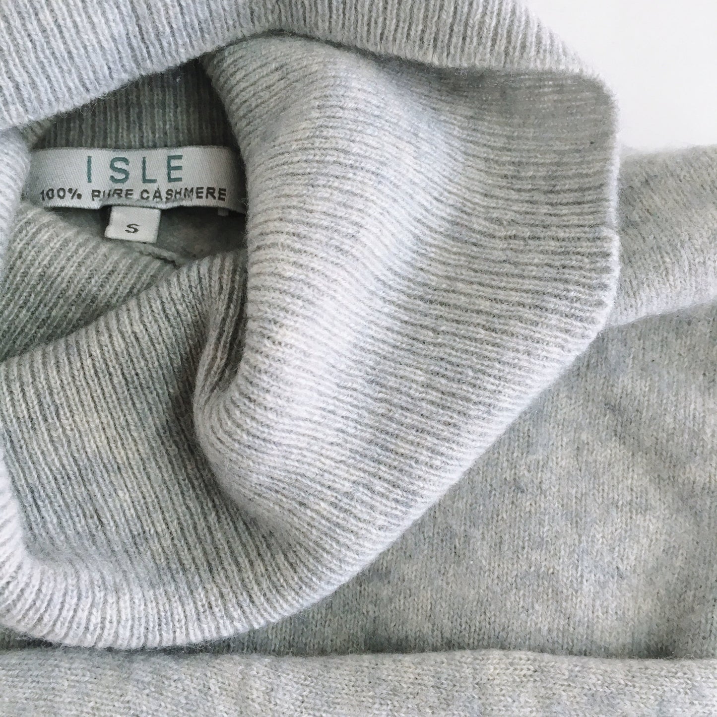 ISLE Cashmere Turtleneck - size Small