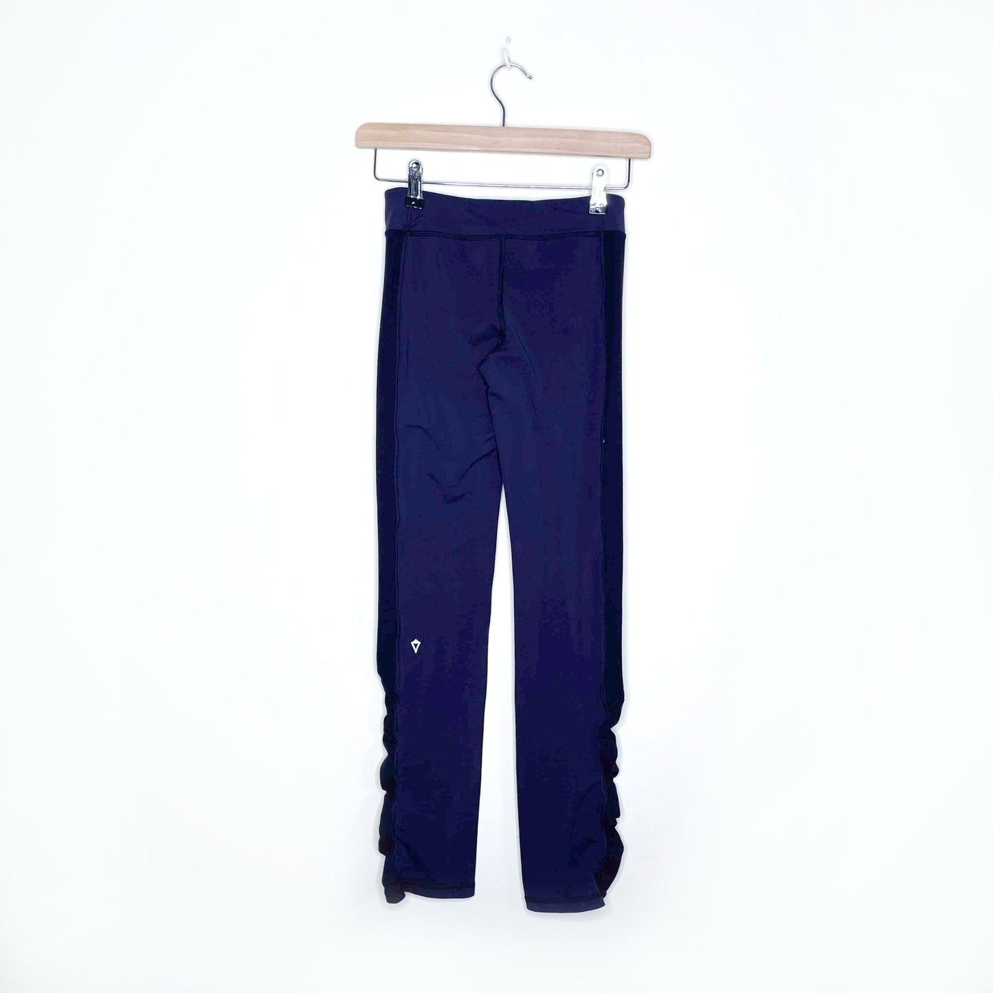 ivivva purple leggings with contrast side panel and ruched hem - size 10