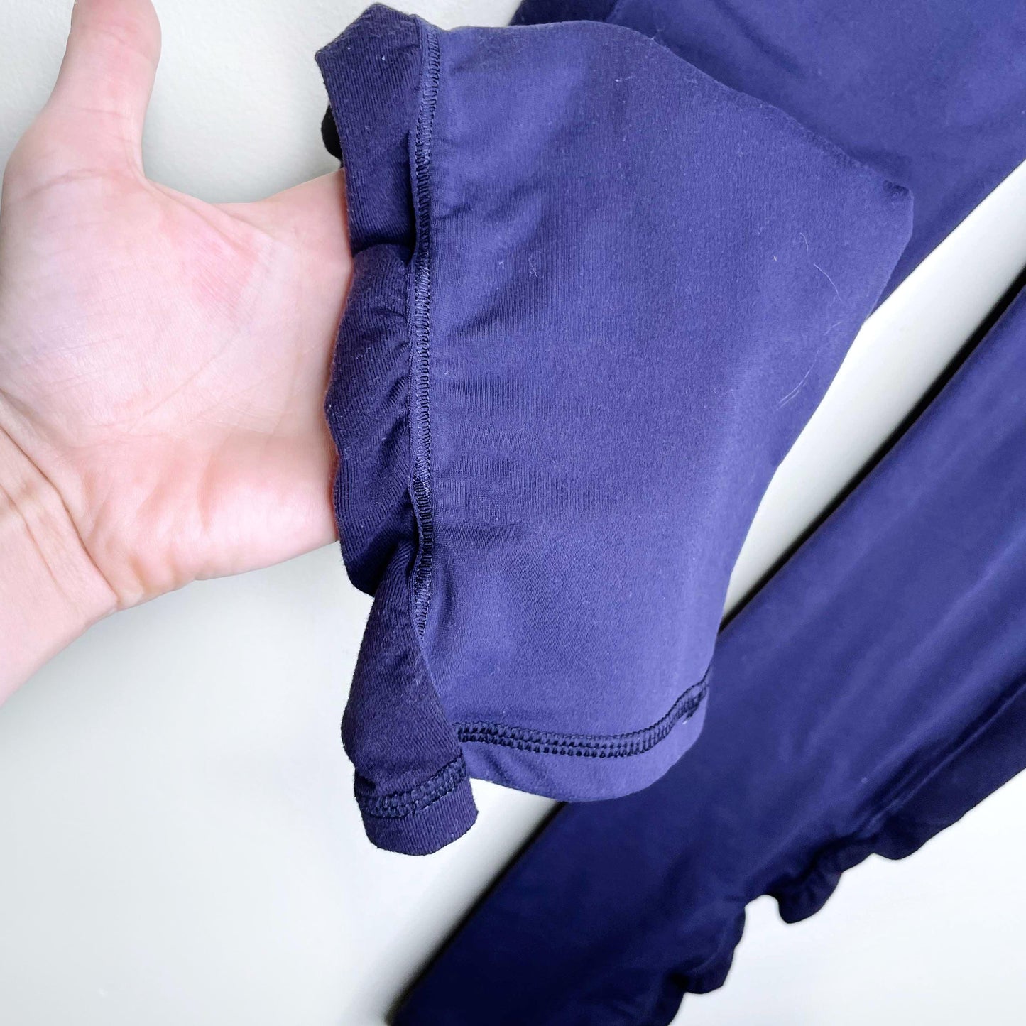 ivivva purple leggings with contrast side panel and ruched hem - size 10