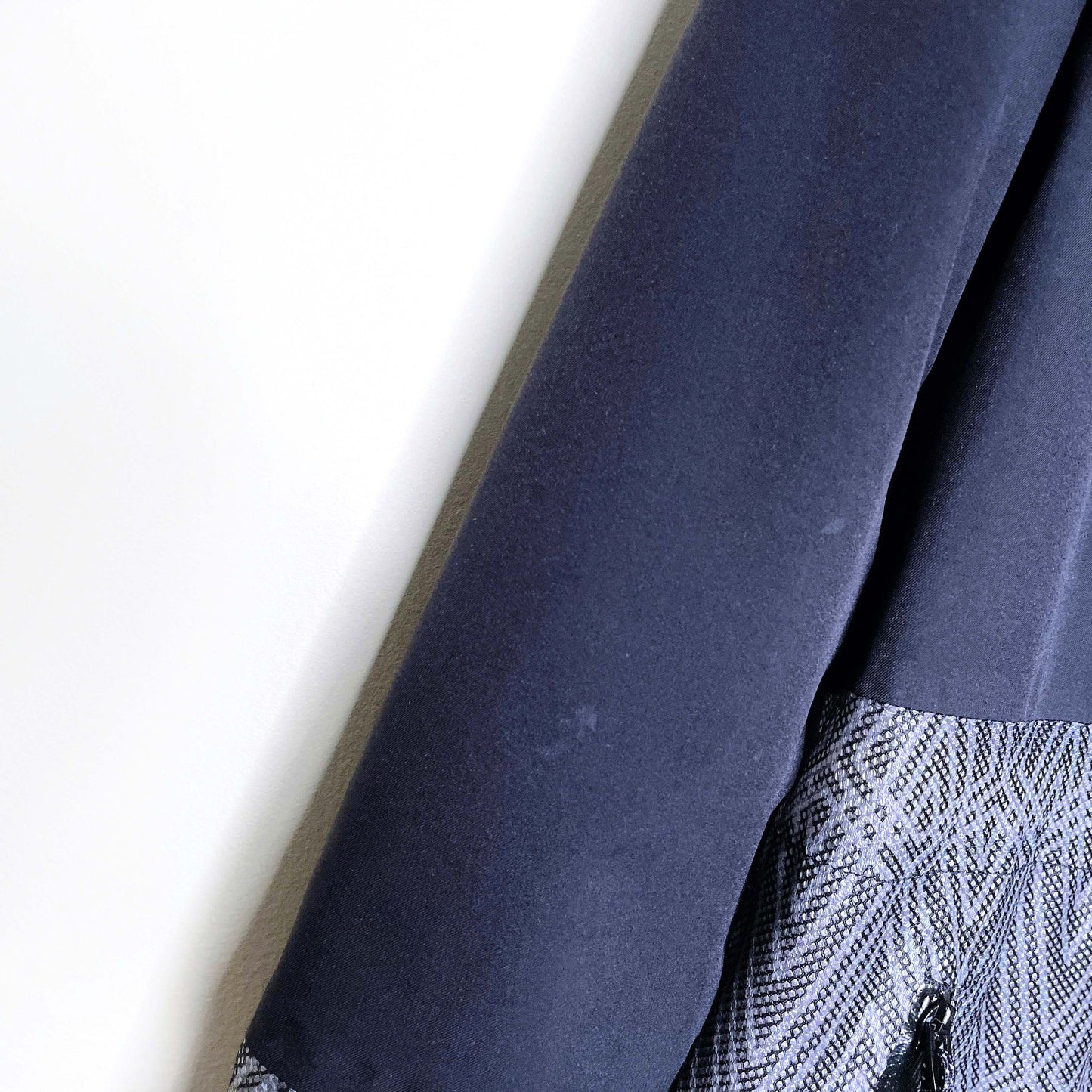 ivivva lululemon girls mesh with the rain jacket - size 10