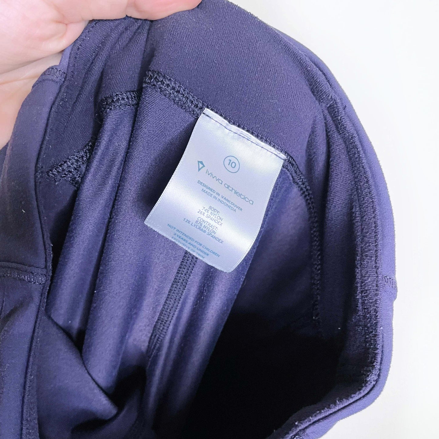 ivivva purple leggings with contrast side panel and ruched hem - size 10