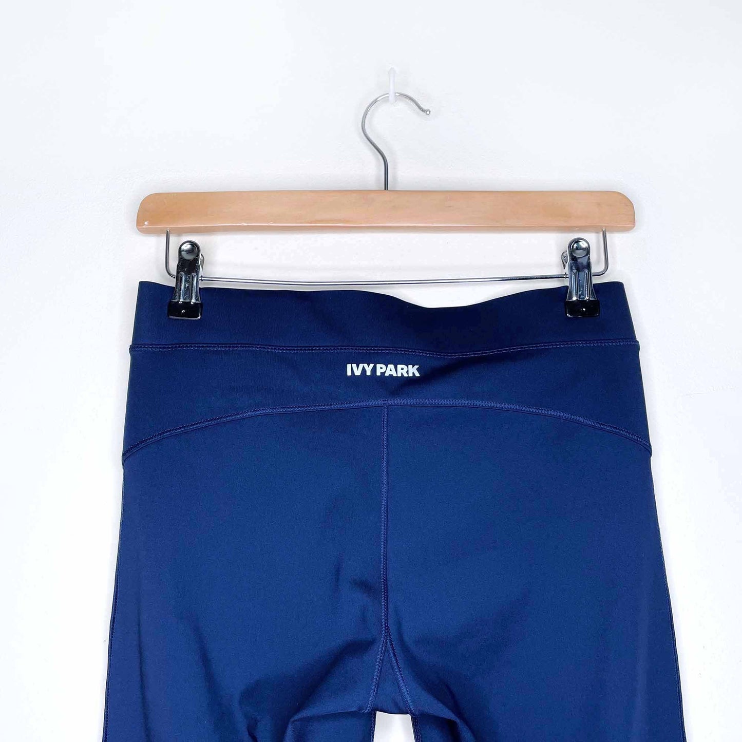 ivy park v crossover mesh panel contour leggings - size medium