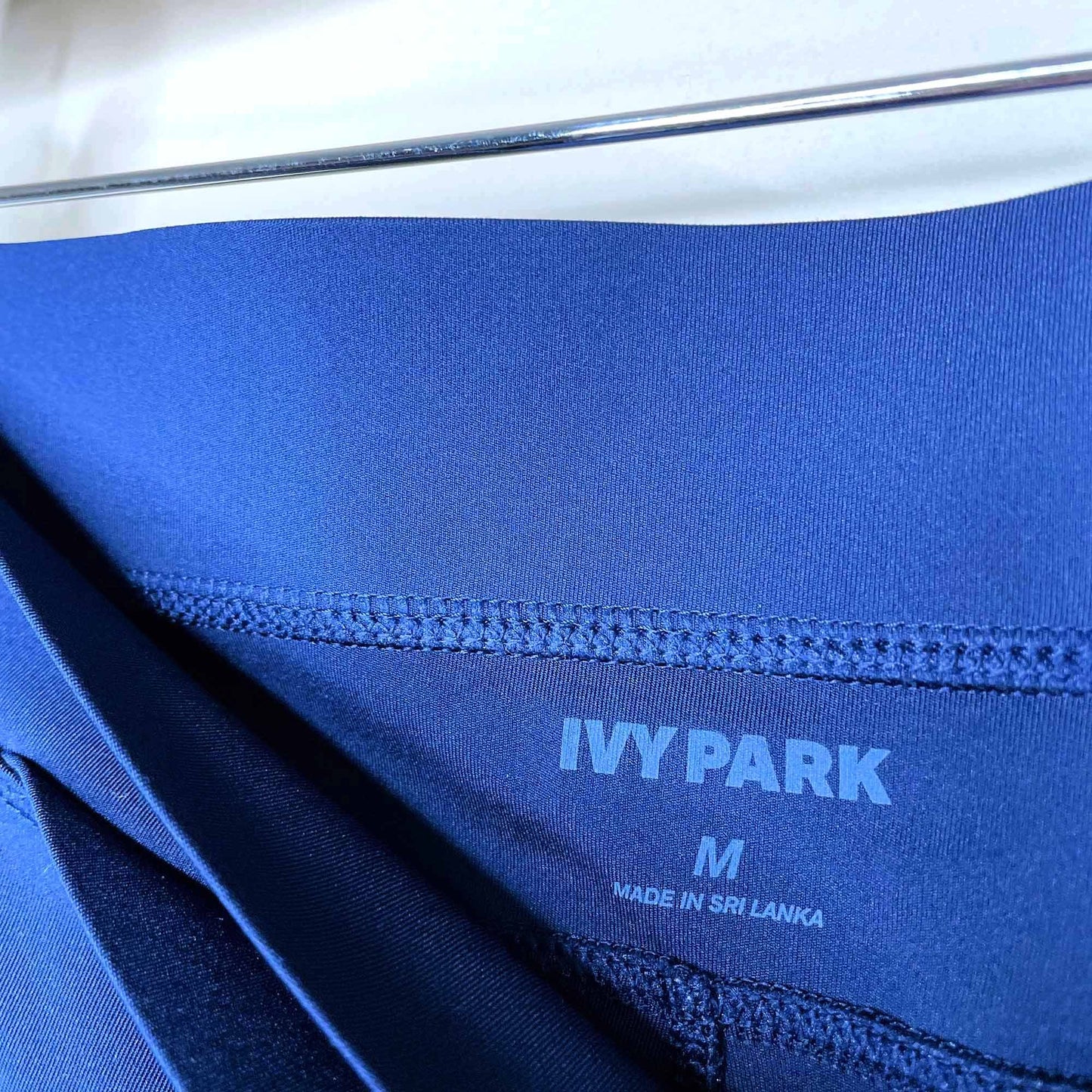 ivy park v crossover mesh panel contour leggings - size medium