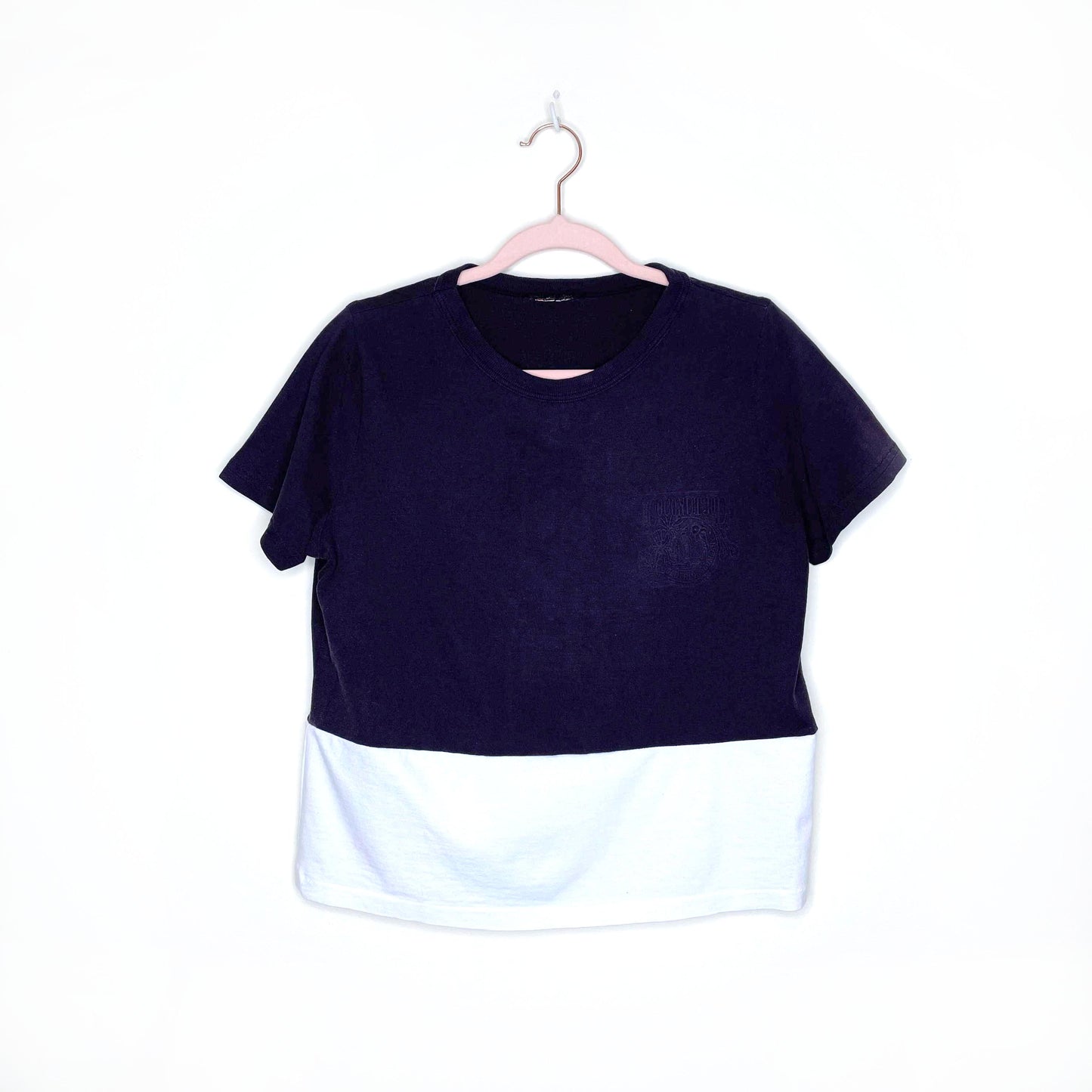 vintage coconut joe debossed logo tee - size medium