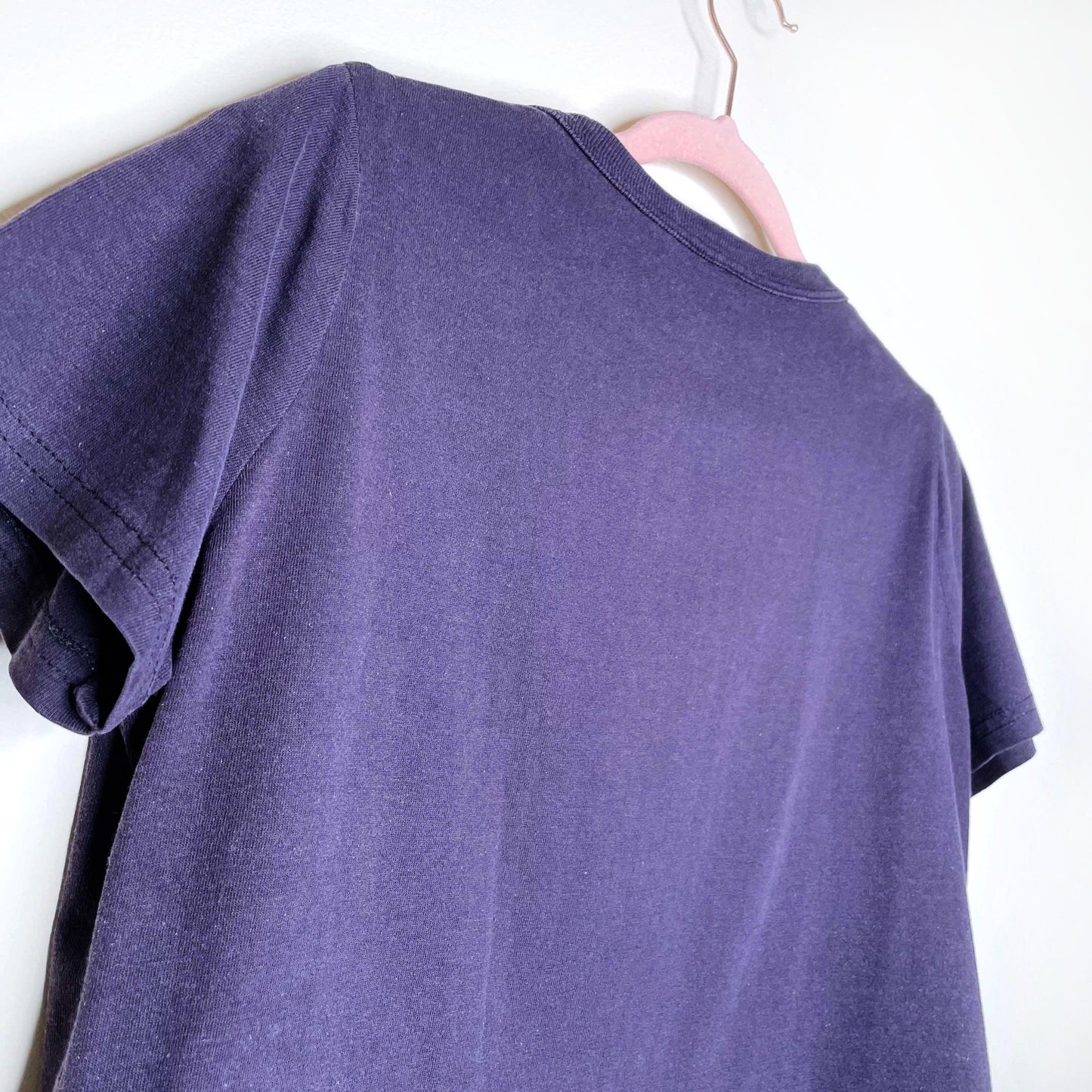 vintage coconut joe debossed logo tee - size medium