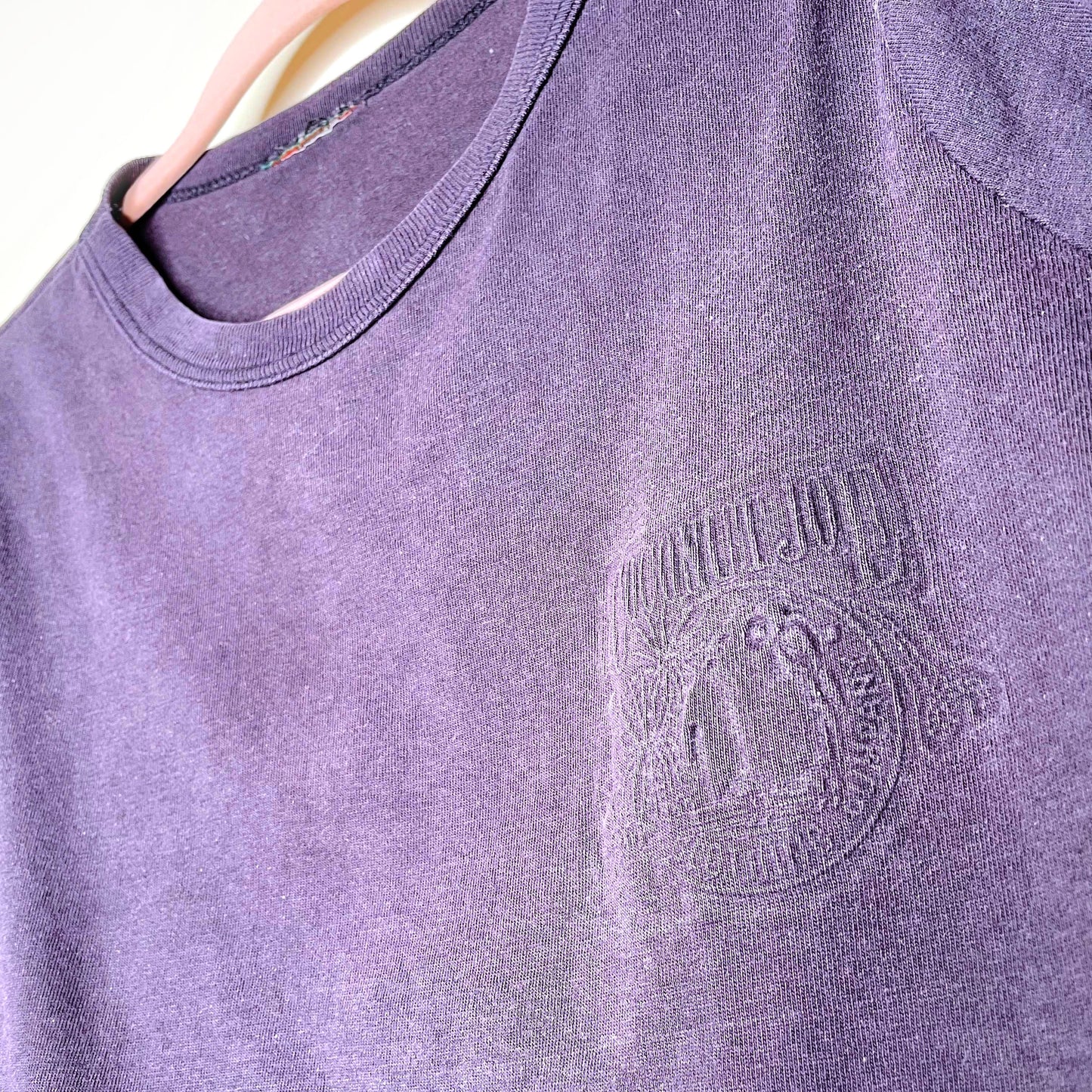 vintage coconut joe debossed logo tee - size medium