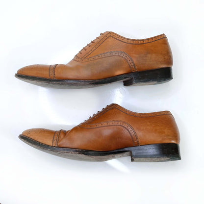 john fluevog men's brown brandenburg classic capped toe brogue dress shoe - size 10.5