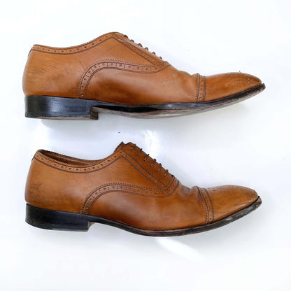 john fluevog men's brown brandenburg classic capped toe brogue dress shoe - size 10.5