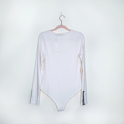 nwt juicy ribbed bodysuit with logo cuff in 'pebble' - size large