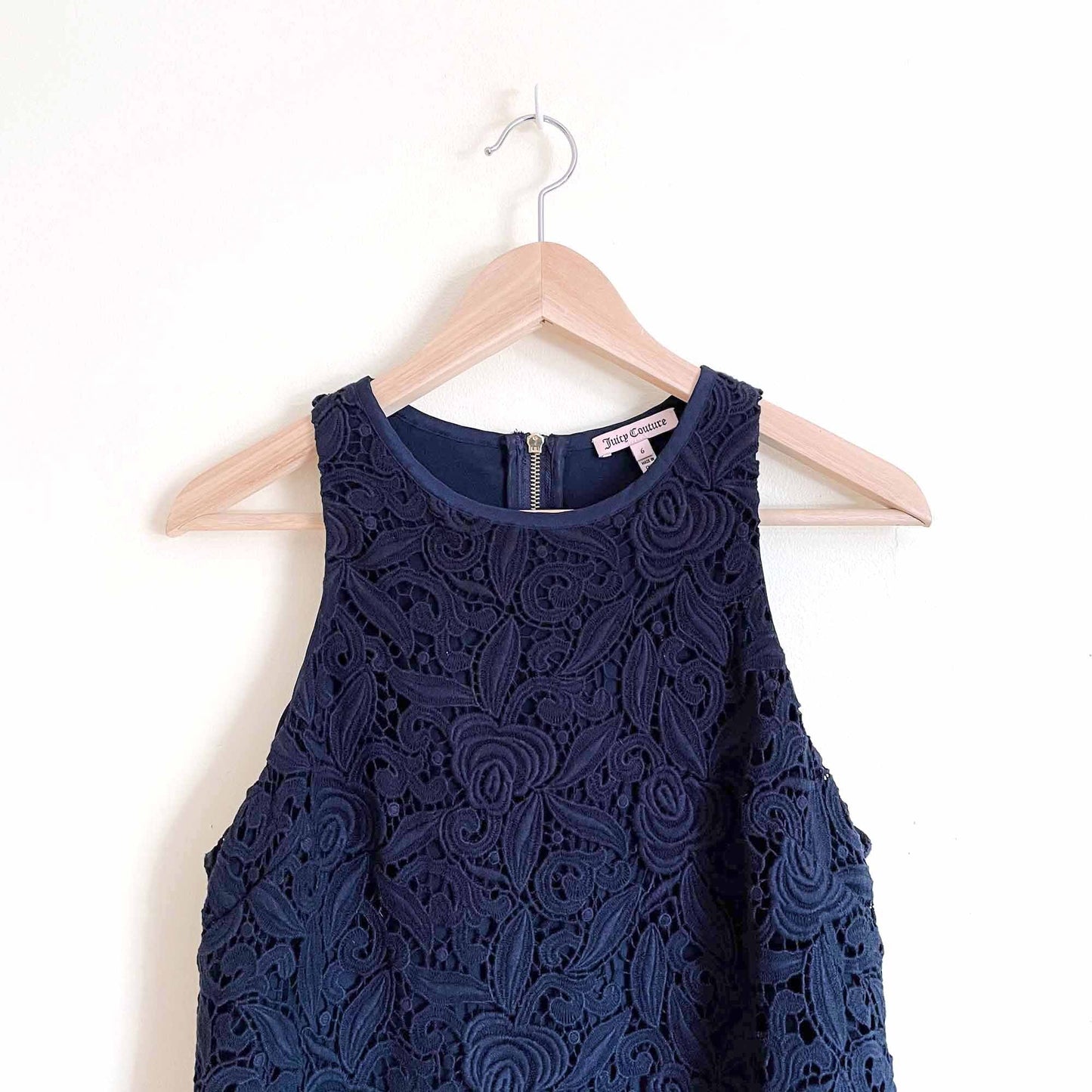 juicy couture guipure rose lace sleeveless dress - size 6