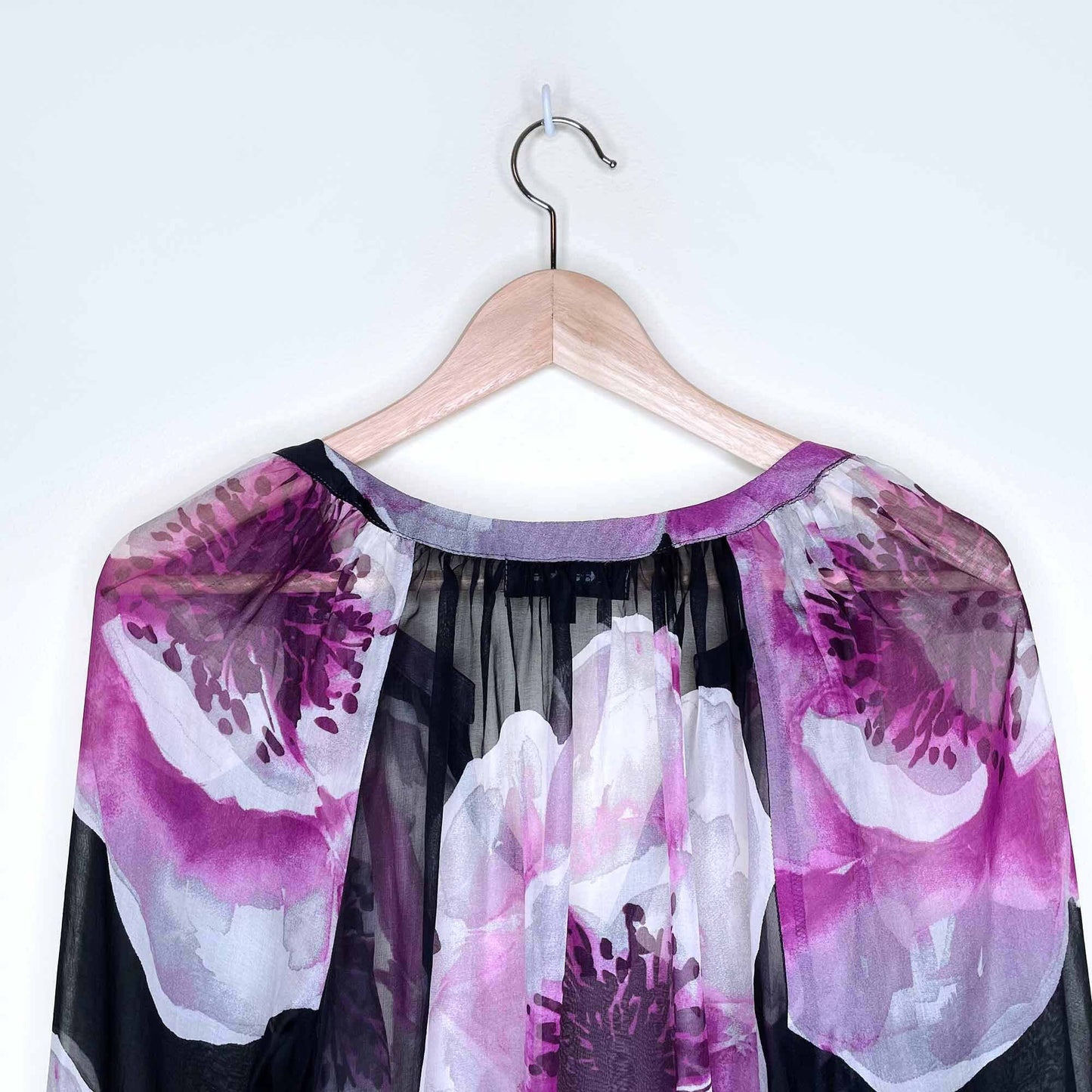 NWT Karen Kane 100% silk floral chiffon blouse - size Medium