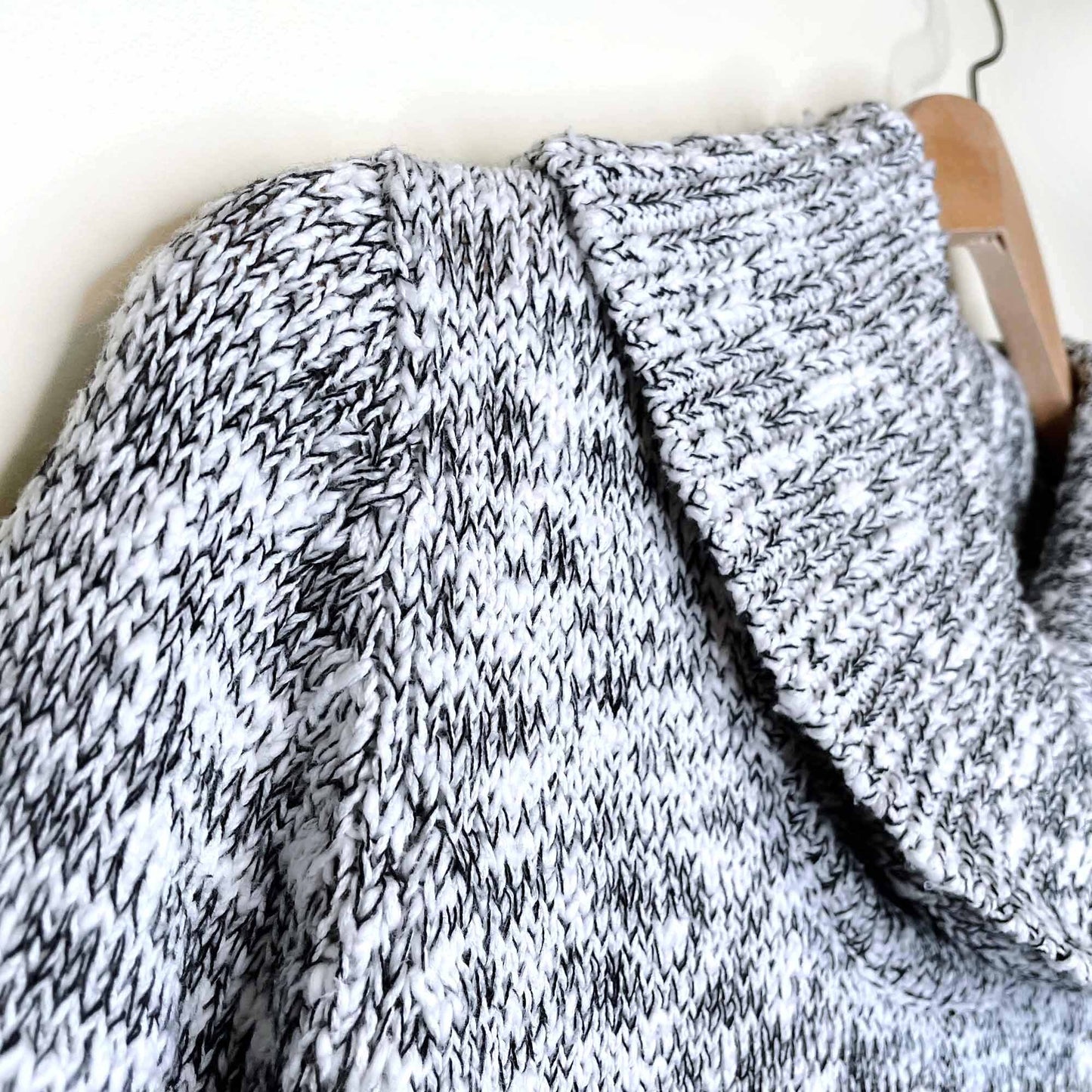 karl lagerfeld colour block turtleneck - size medium