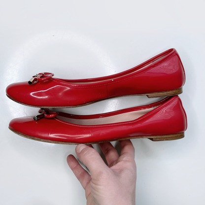 kate spade willa red patent ballerina bow charm flats - size 9