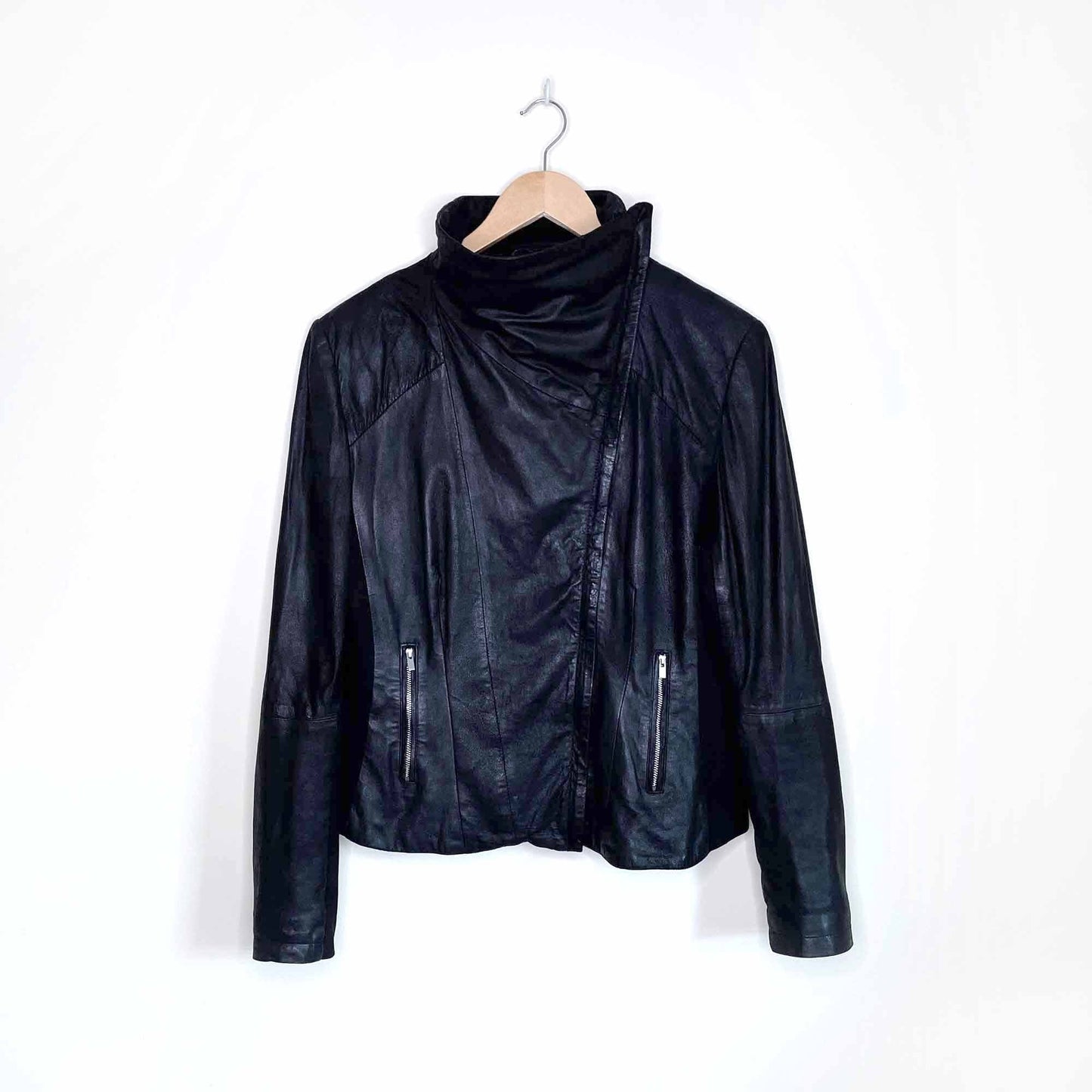 lamarque emma asymmetrical brushed leather moto jacket - size med/large