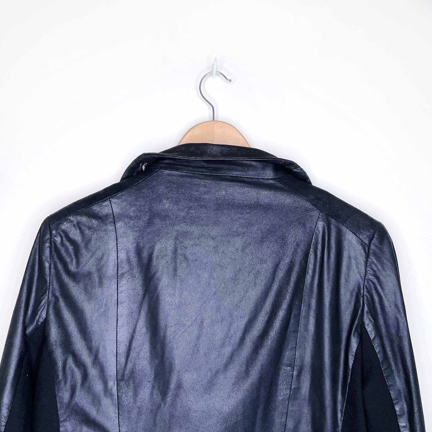 lamarque emma asymmetrical brushed leather moto jacket - size med/large