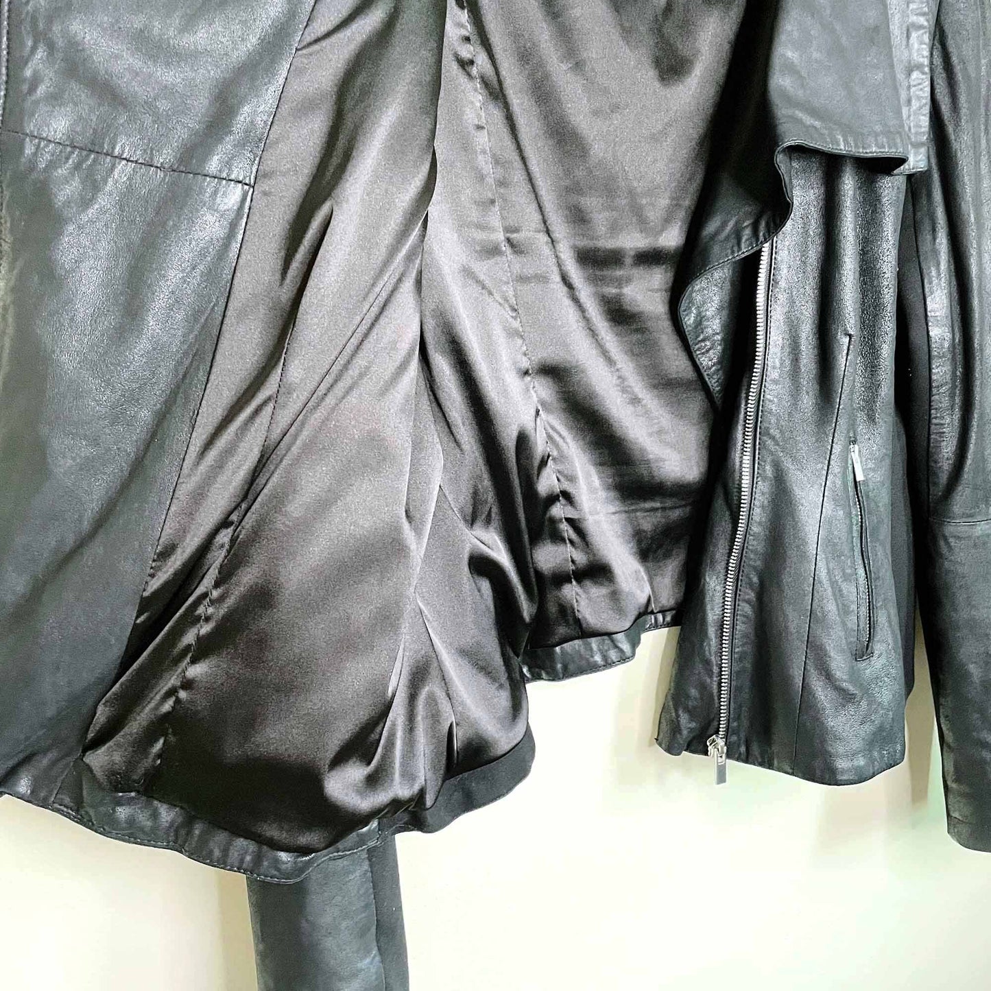 lamarque emma asymmetrical brushed leather moto jacket - size med/large