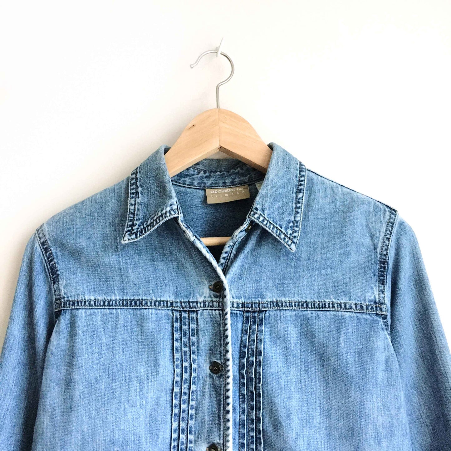 Vintage Liz Claiborne cropped denim button down - size 4