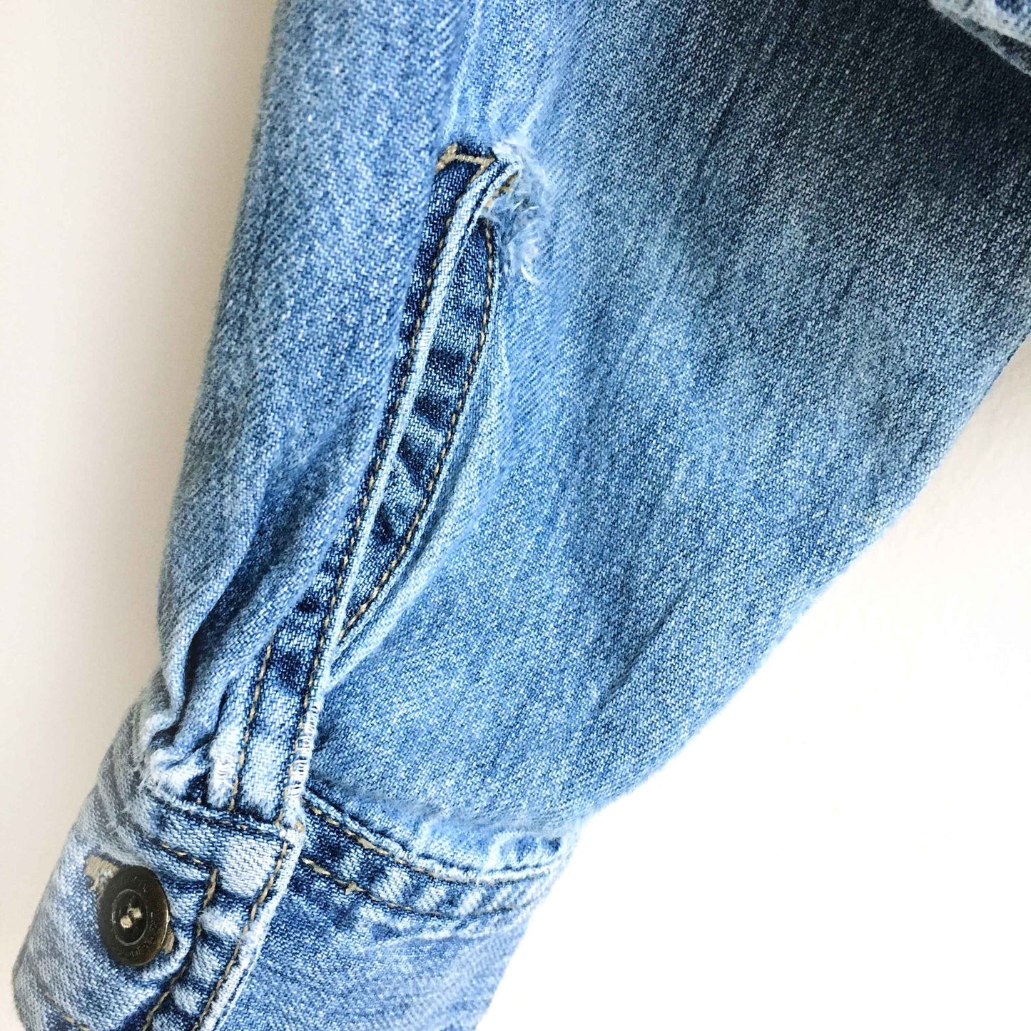 Vintage Liz Claiborne cropped denim button down - size 4