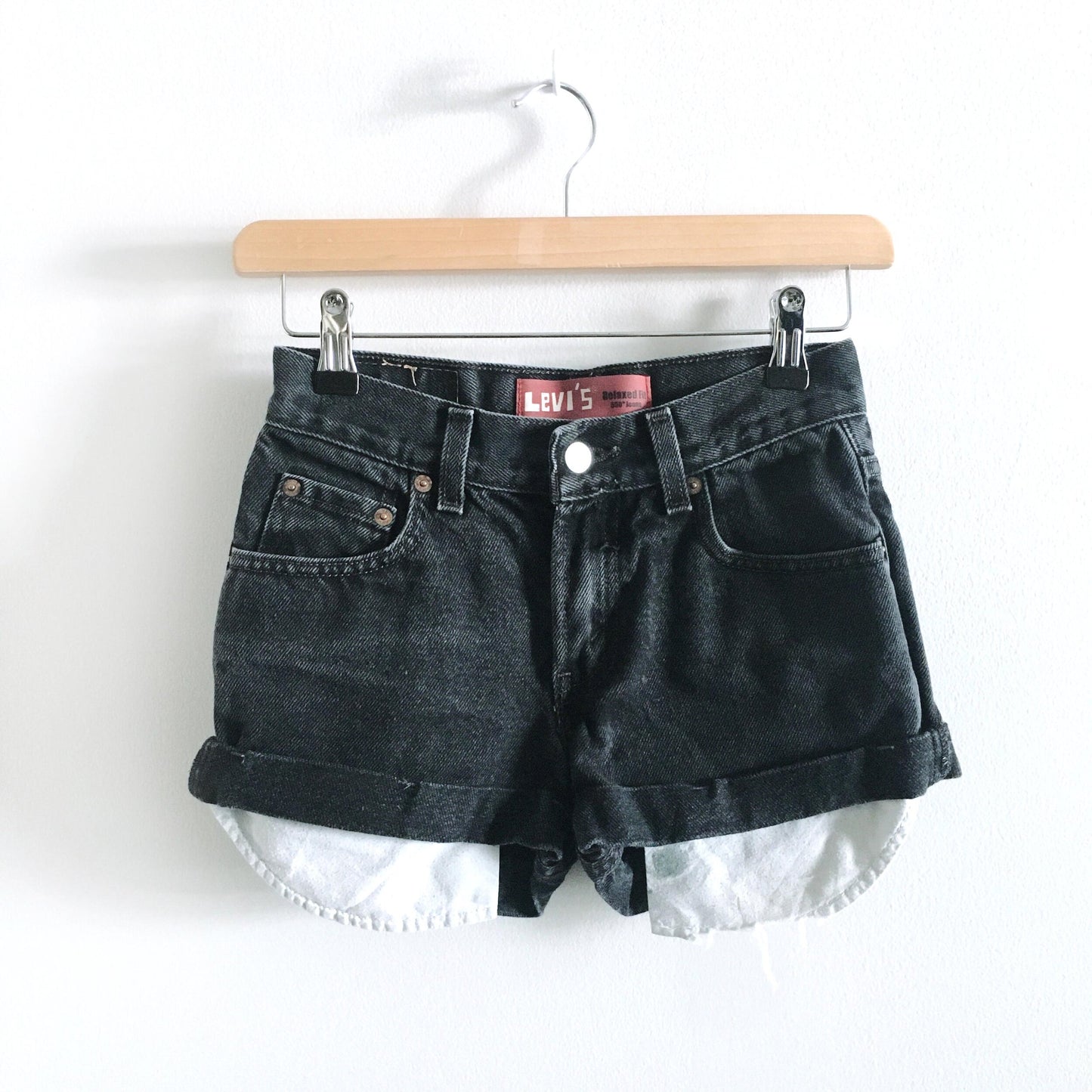 Levi's 550 high rise rolled hem shorts - size 25