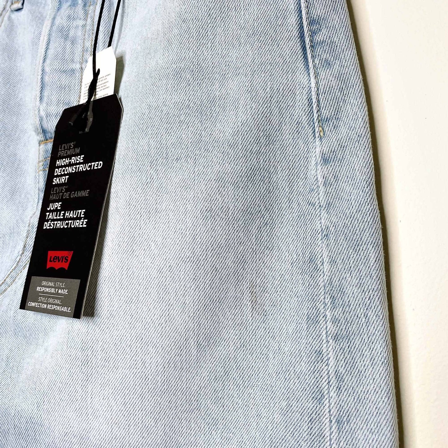 levi's high rise deconstructed denim skirt - size 25