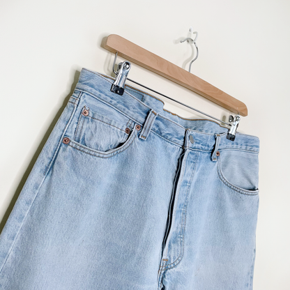 levi's 501 light wash straight leg unisex jeans - size 36M / 34 W