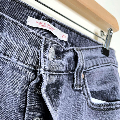 levi's faded black wedgie straight raw hem jeans - size 29