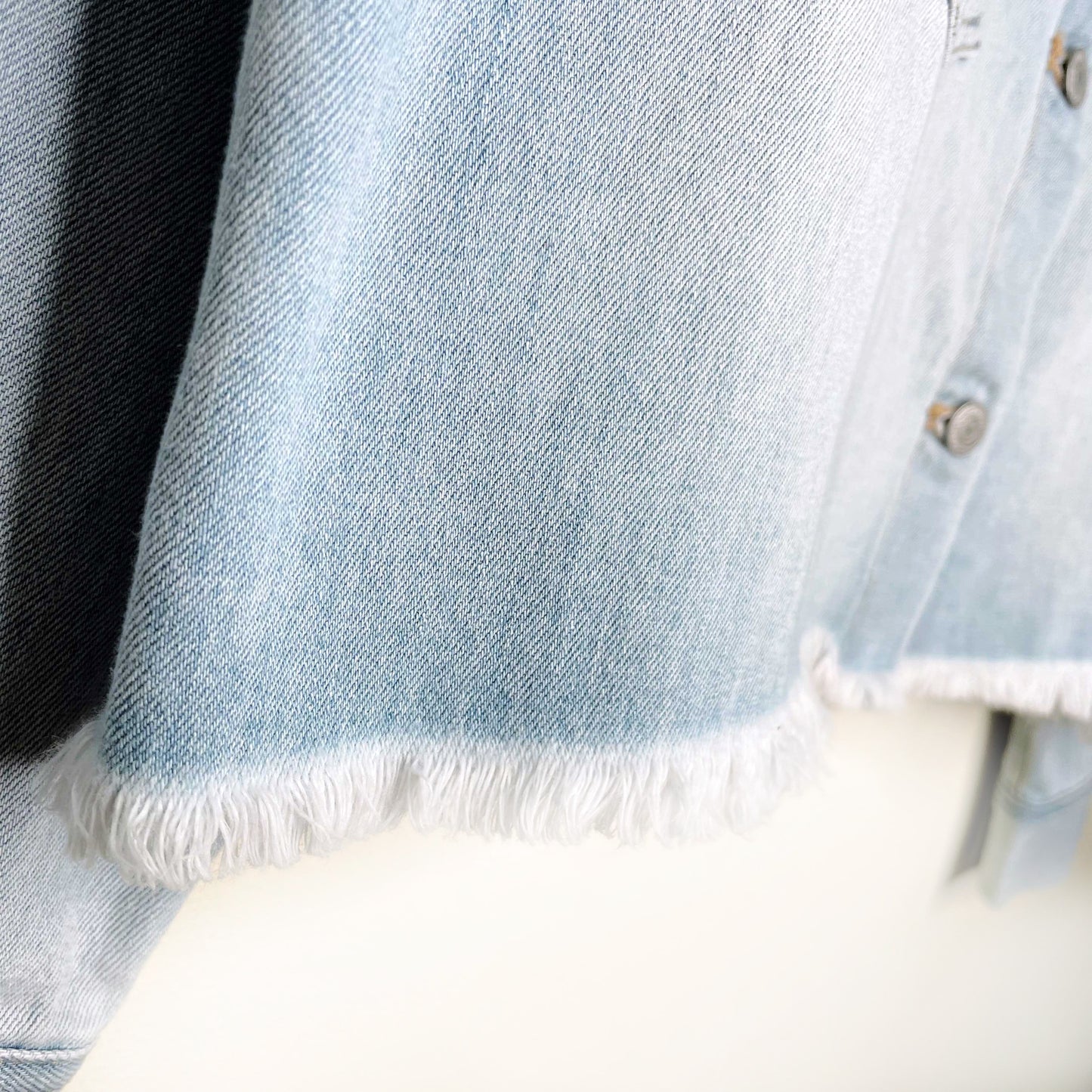 levi's 'not today' oversized jean jacket with raw hem - size small