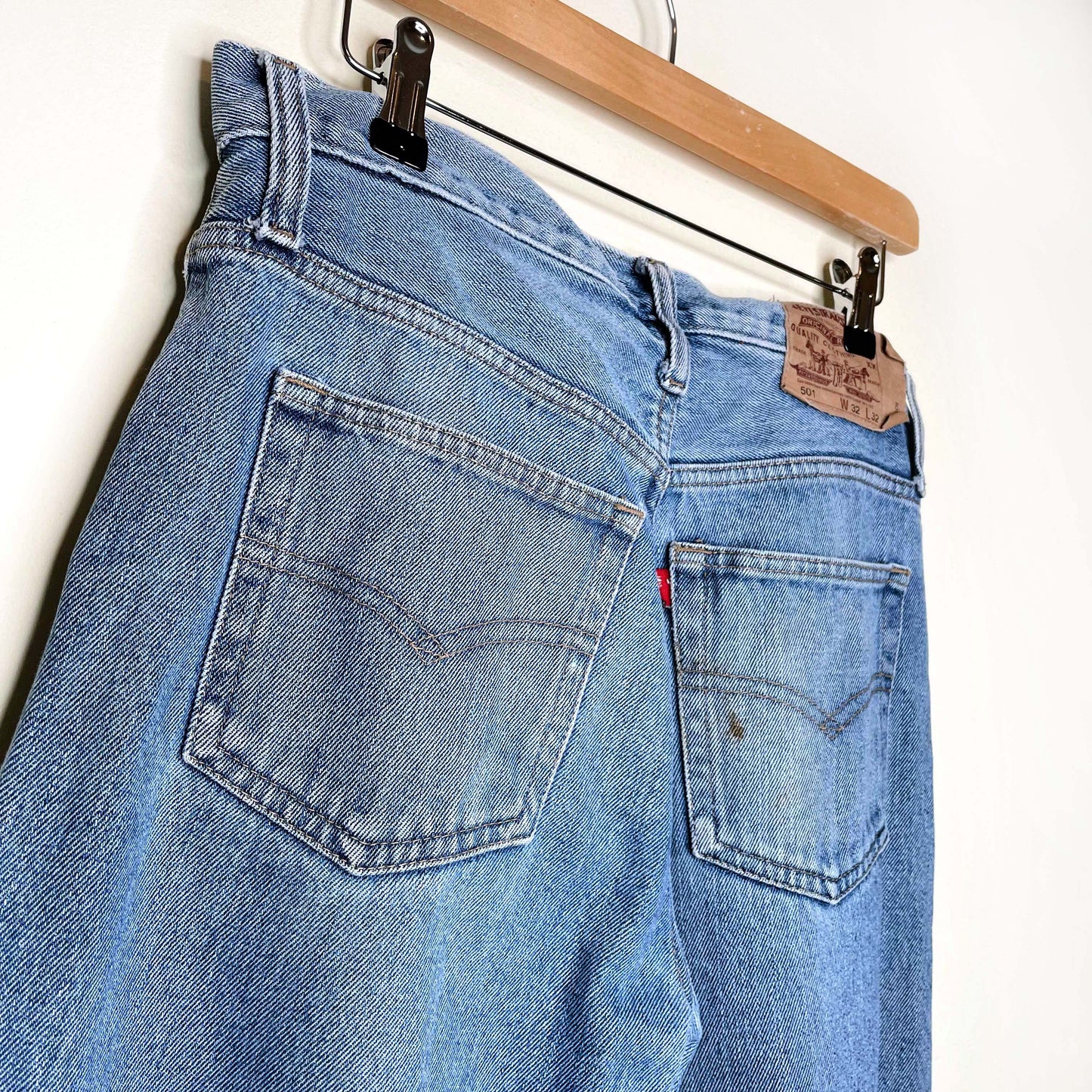 vintage 90's levi's 501 baggy blue jeans - size 32