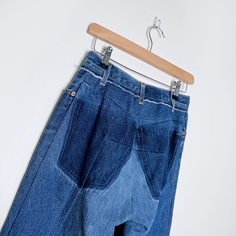 vetements x levi's reconstructed high rise straight leg jeans - size 25/26