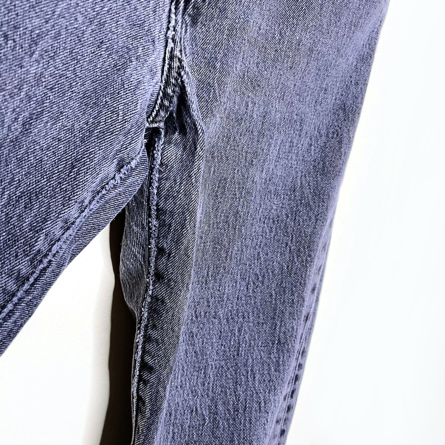 levi's faded black wedgie straight raw hem jeans - size 29