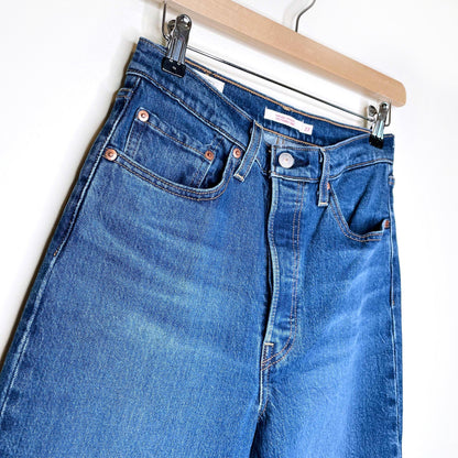 nwot levi's aritzia ribcage straight jeans - size 27