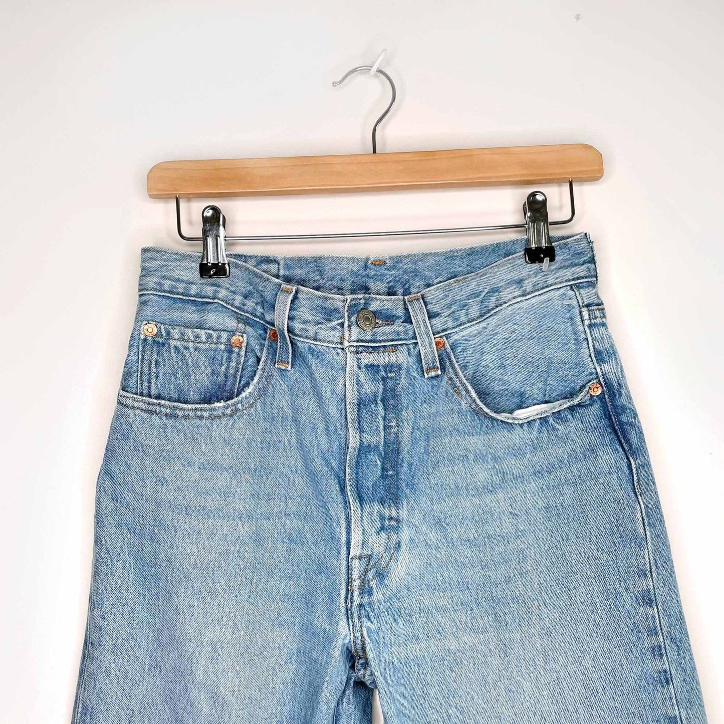 Levi's 501 high rise skinny jeans light wash raw hem - size 27