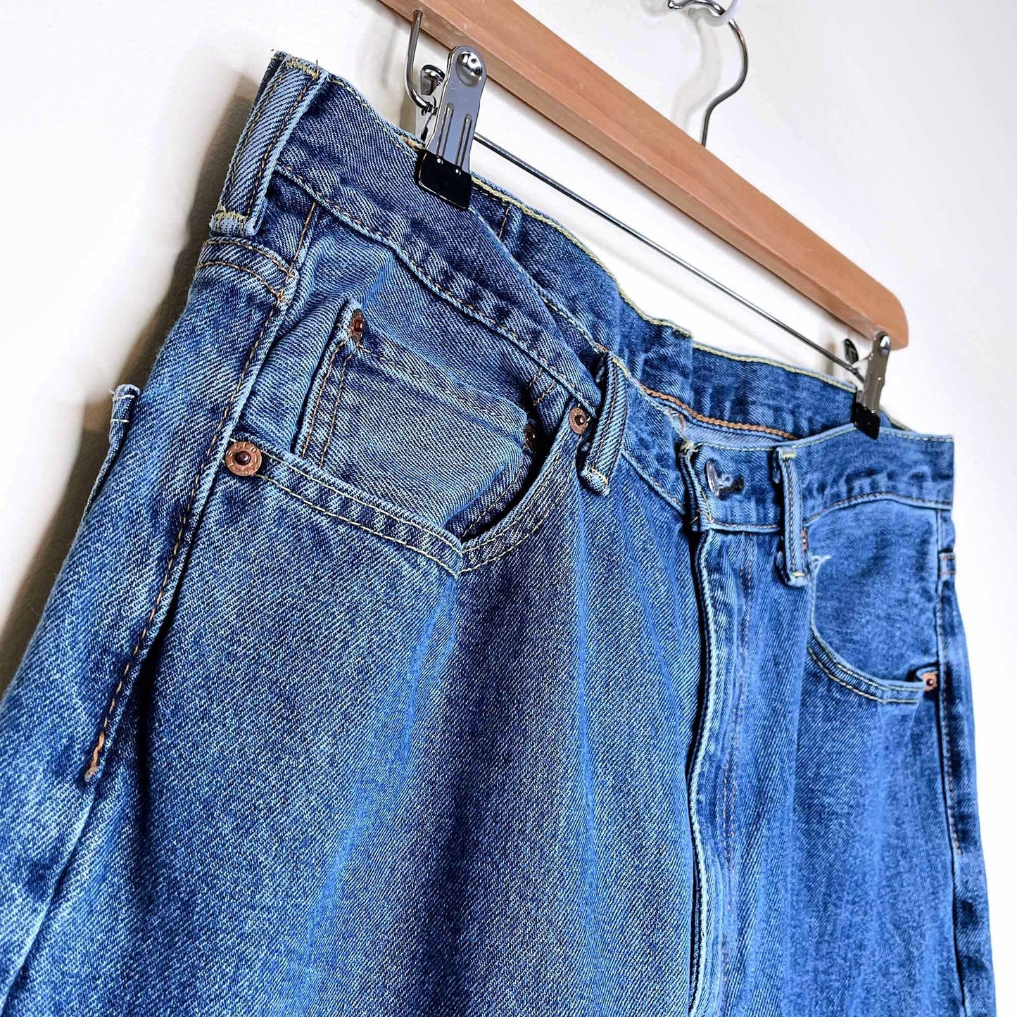 levi's 550 men's medium wash tapered jeans - size 34x32