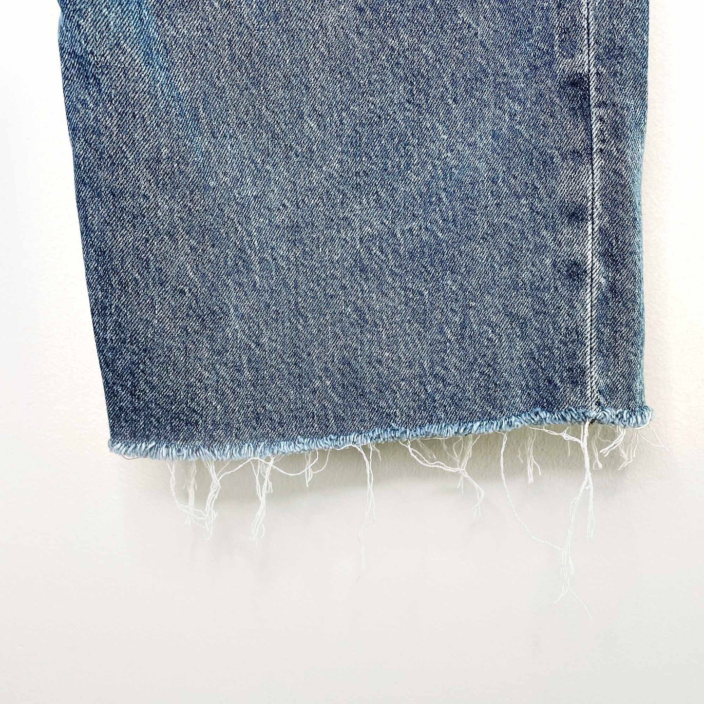 Levi's 501 high rise skinny jeans light wash raw hem - size 27