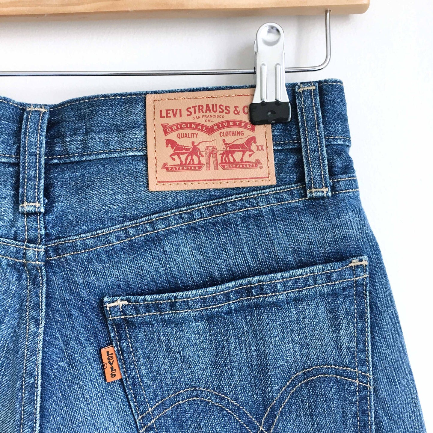 Levi's high rise rolled hem denim shorts - size 24