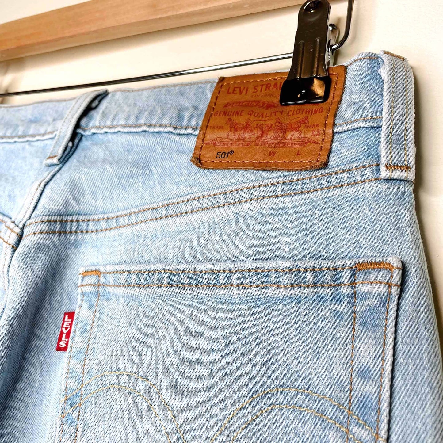 levi's 501 button fly crop spectator sport jeans - size 27