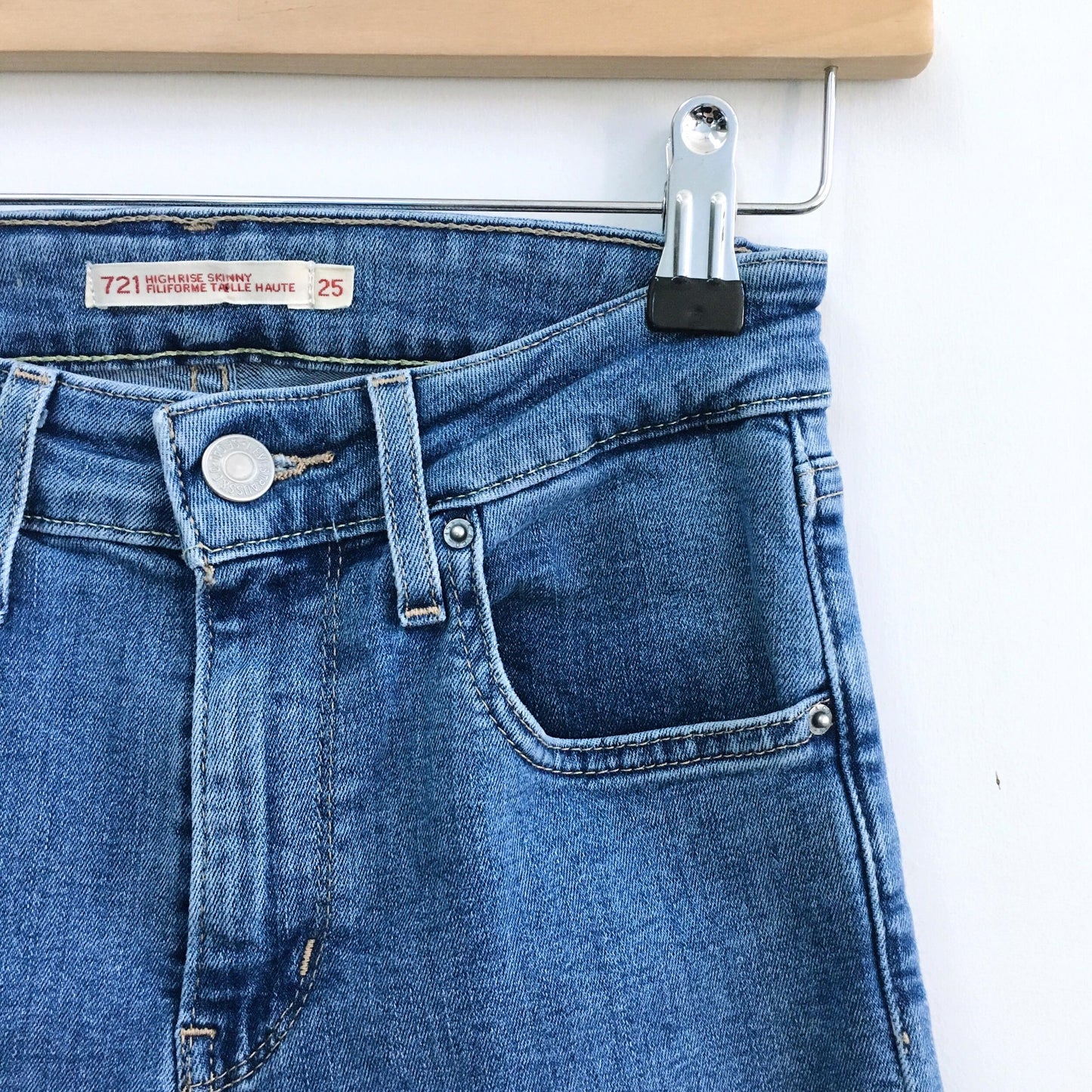 Levi's 721 hi-rise skinny jeans - size 25