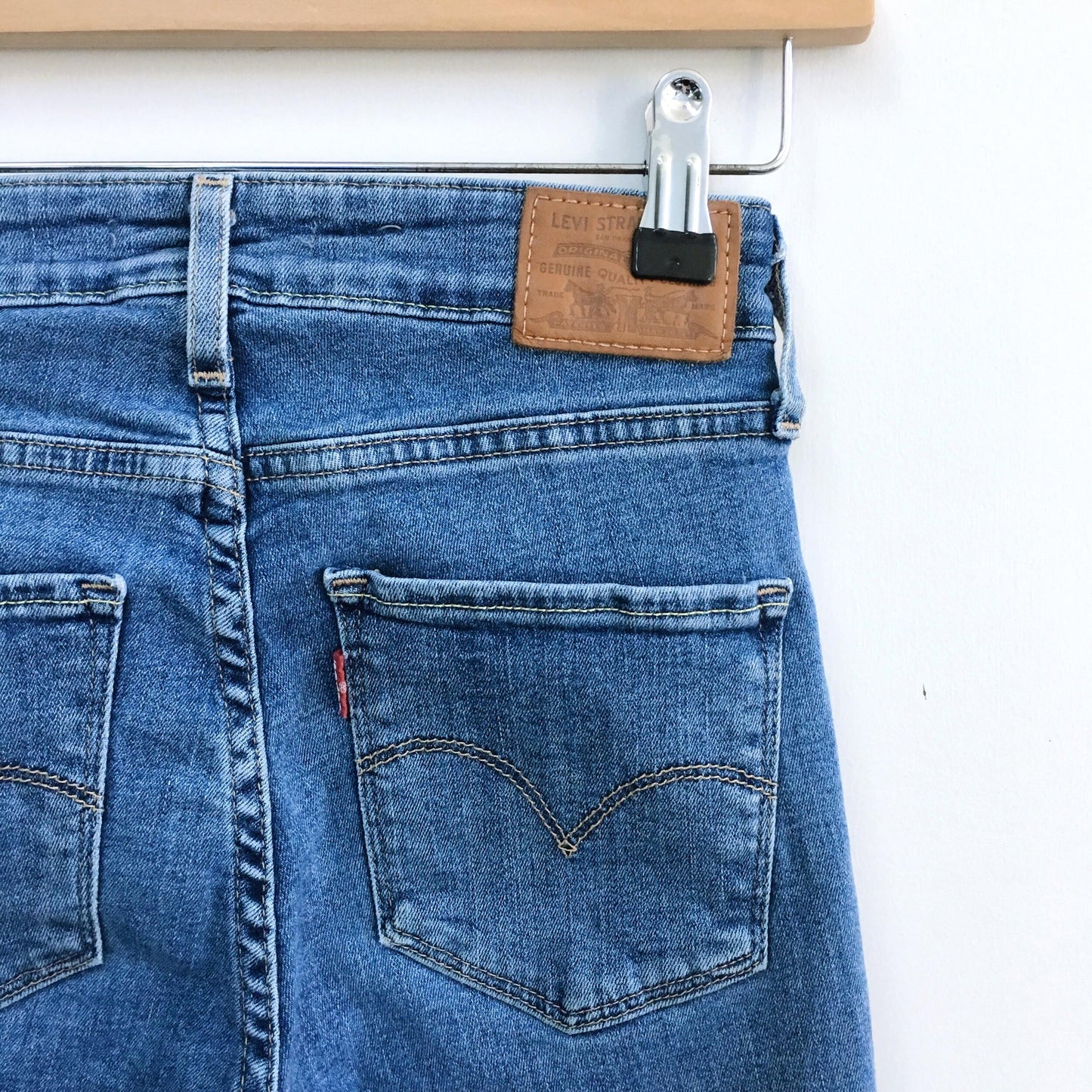 Levi's 721 hi-rise skinny jeans - size 25