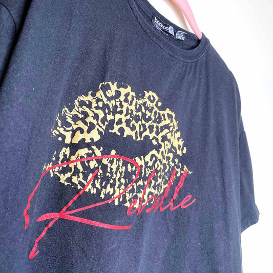 boohoo rebelle leopard lips tee - size 14