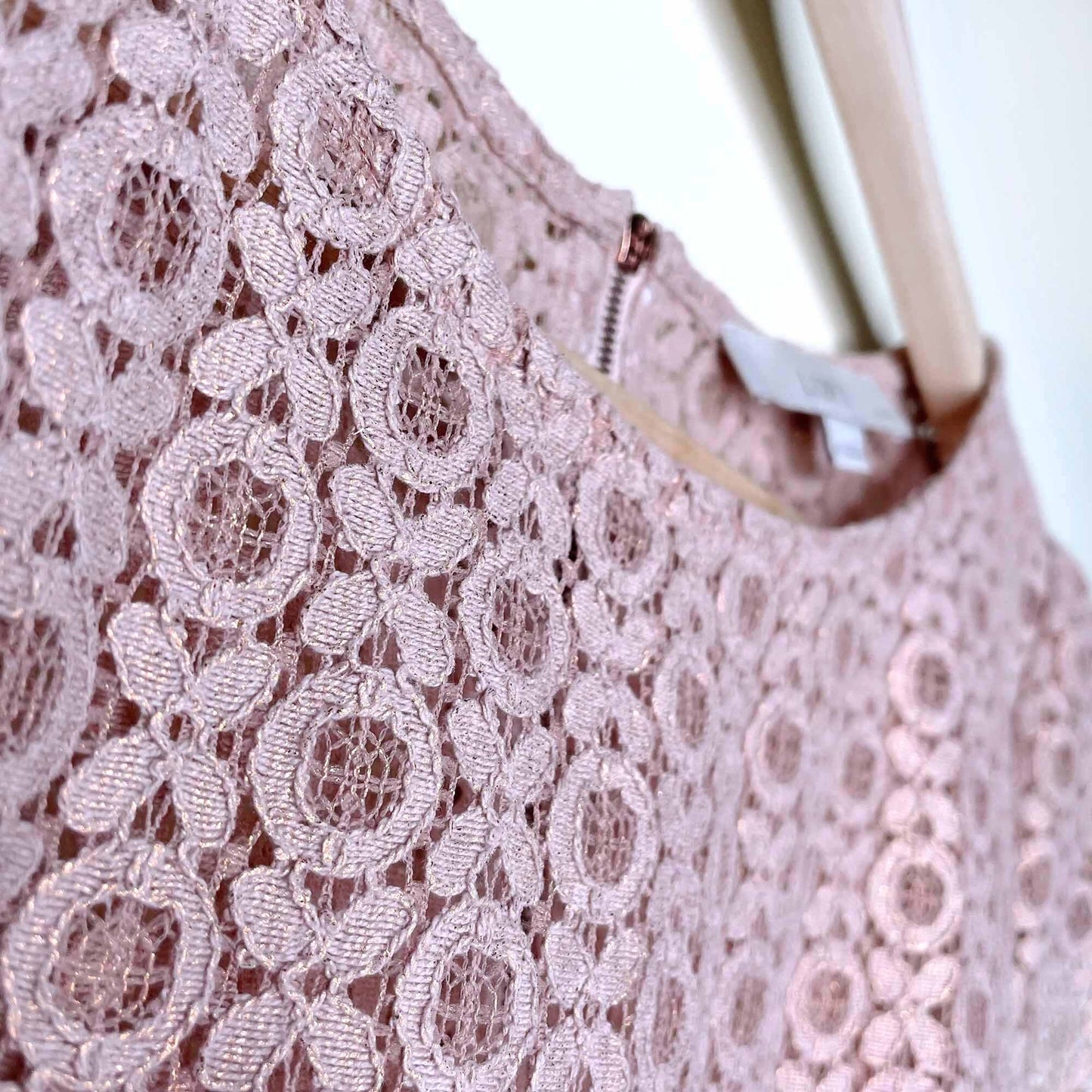 ann taylor loft pink rose gold lace eyelet top - size medium P